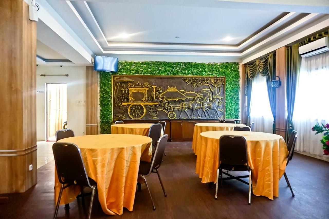 Oyo 627 Tirta Kencana Syariah Hotell Pekanbaru Eksteriør bilde